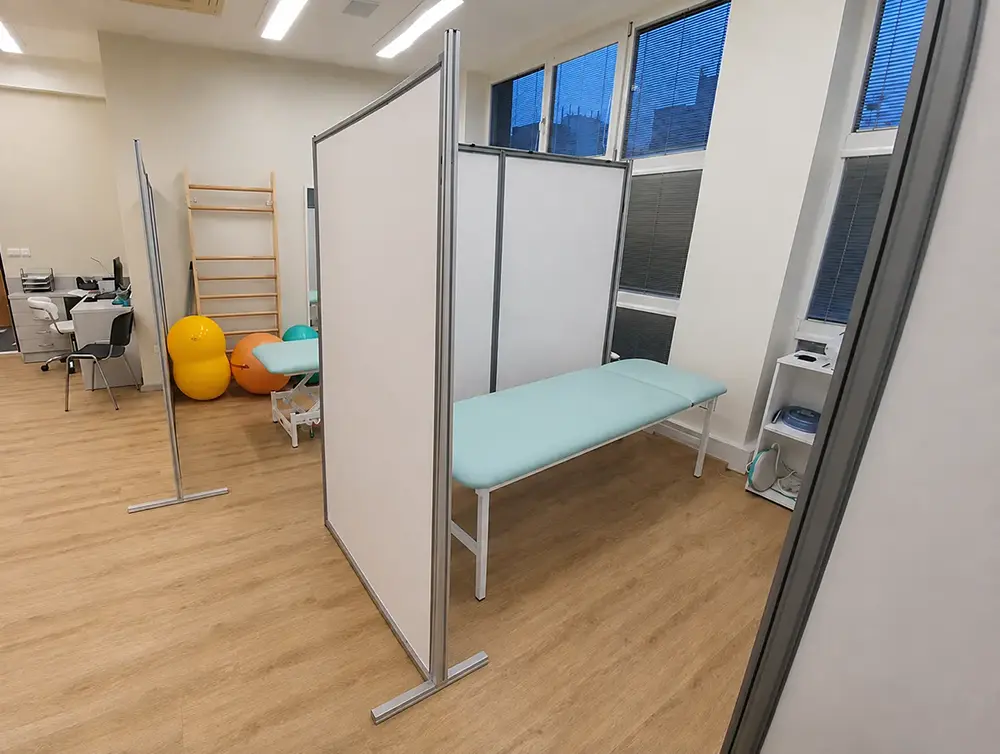 Mobilní dělící stěny a paravány do kanceláře