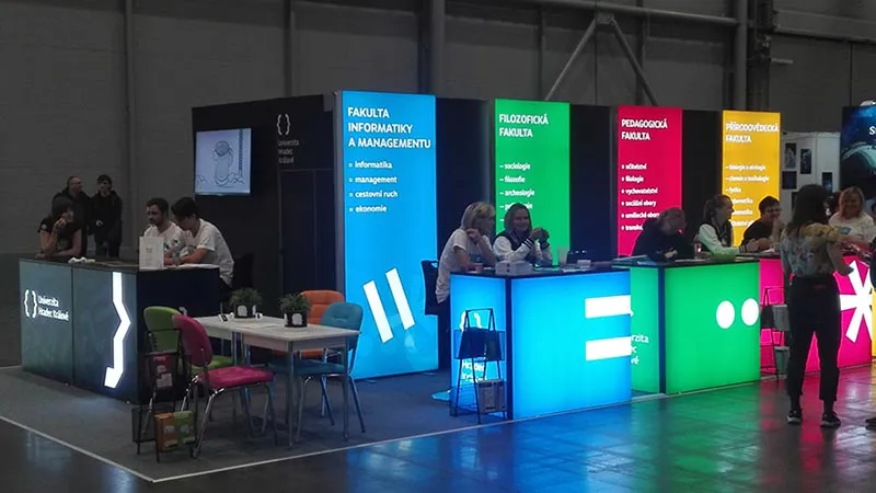 Výstavní systém ISOframe se světelnými boxy