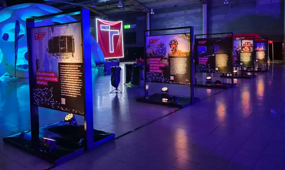 Venkovní výstavní stojan Maxi