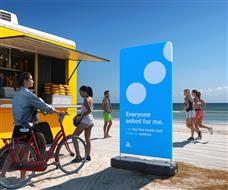 Venkovní reklamní stěna Shape